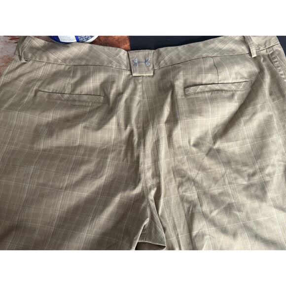 Men's Under Armour Golf Shorts - Size 40 W - Picture 2 of 5